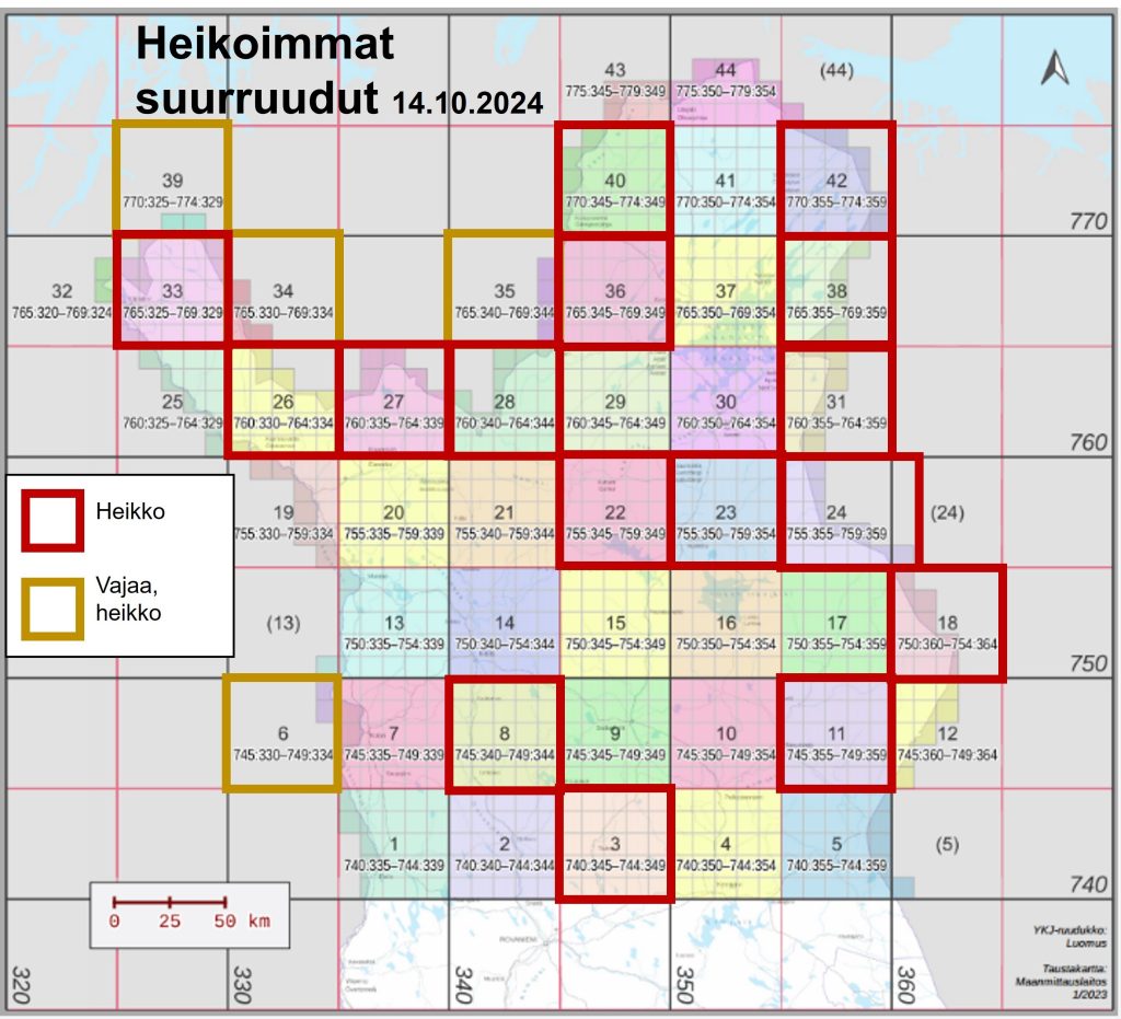 Kartta Lapista. Kartassa on erivärisinä ruutuina 50 kilometriä kertaa 50 kilometriä suuruiset suurruudut. Niistä erityisen heikolla tolalla olevat on rajattu punaisella. Valtakunnan rajoilla olevat heikot suurruudut on rajattu kellanruskealla.