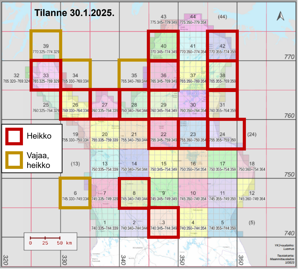 Kartta Lapista. Kartassa on erivärisinä ruutuina 50 kilometriä kertaa 50 kilometriä suuruiset suurruudut. Niistä erityisen heikolla tolalla olevat on rajattu punaisella. Valtakunnan rajoilla olevat heikot suurruudut on rajattu kellanruskealla.